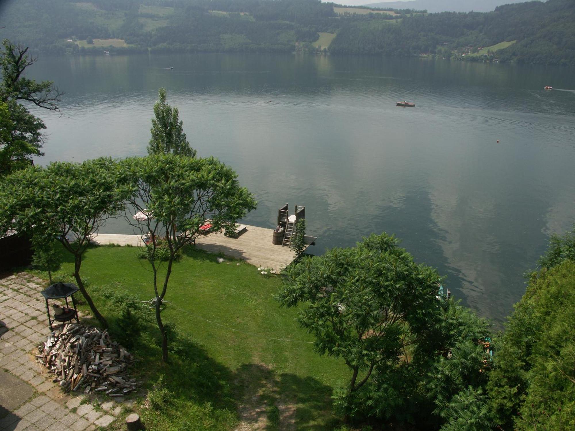 Ferienwohnungen Fischerhaus - Direkt Am See Милщат Екстериор снимка