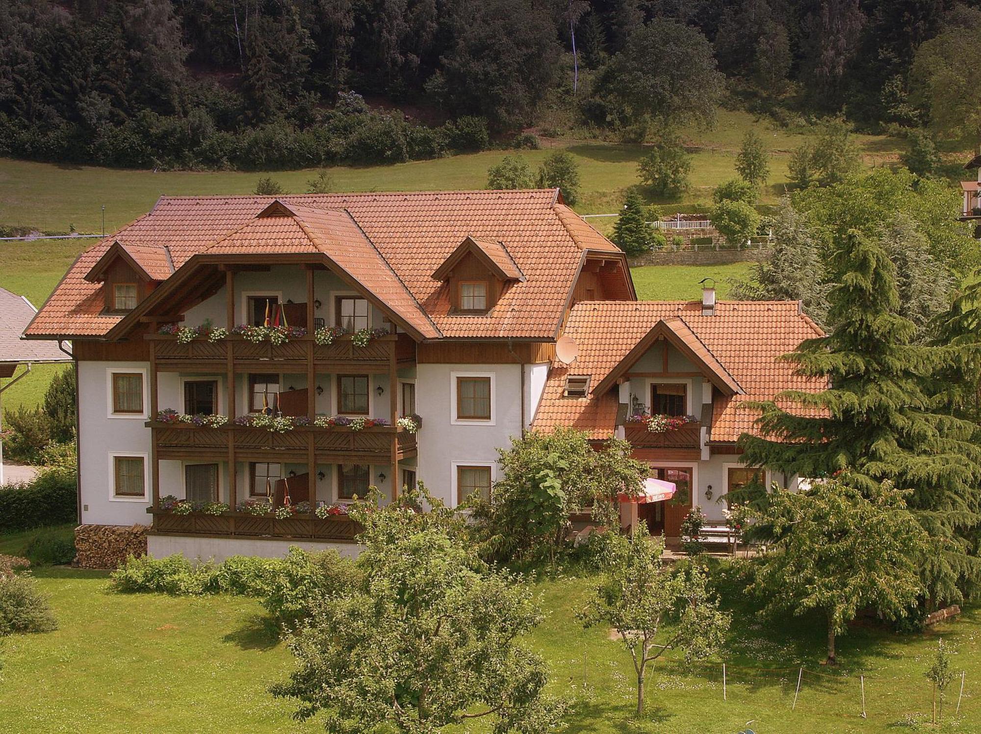 Ferienwohnungen Fischerhaus - Direkt Am See Милщат Екстериор снимка